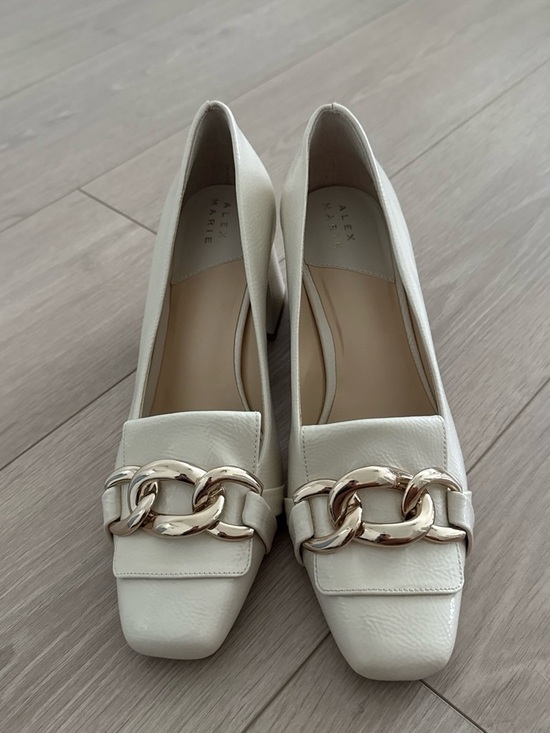 Alex Marie Shoes - Alex Marie Cream Leather Pumps with Gold Chain Accent